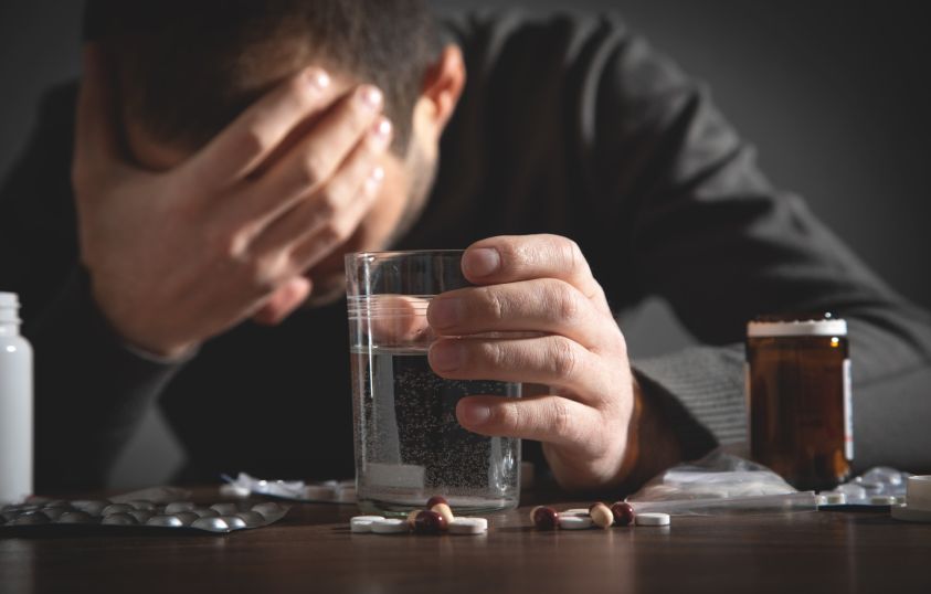 léky, deprese, suicidium_iStock-1400558386